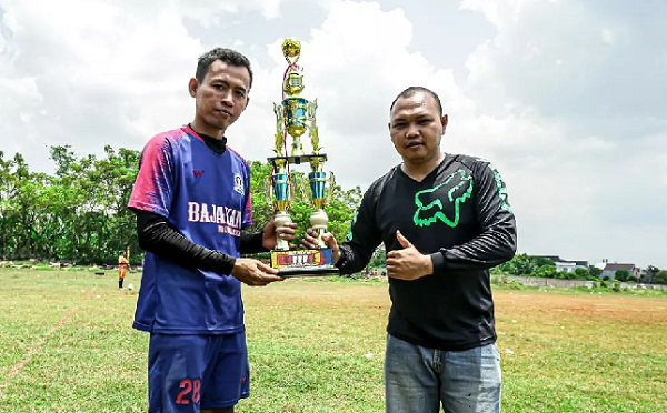 Trofi Juara Jadi Kado Ulang Tahun ke-2 Bajakan FC