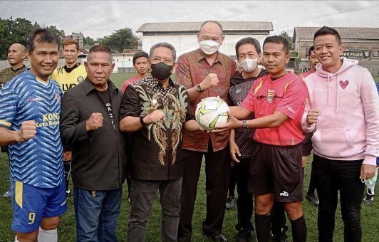 Walikota Bandung Saksikan Laga Le93nd Voetball vs KONI Bandung