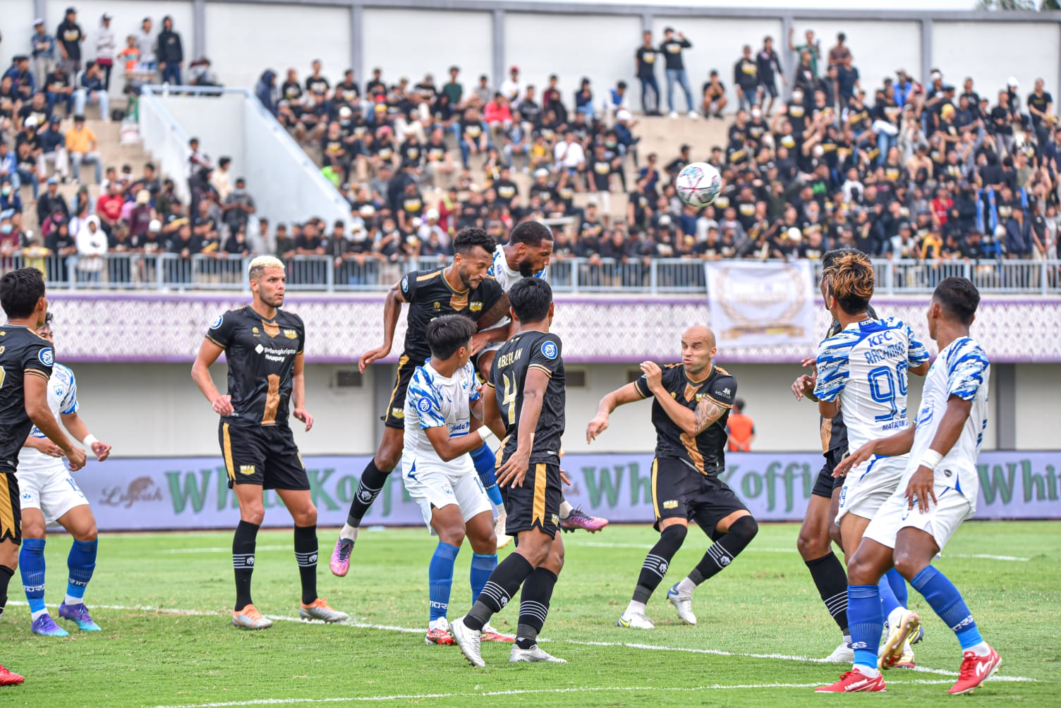 Bermain 10 Orang Dewa United Unggul atas Tamunya, PSIS Semarang