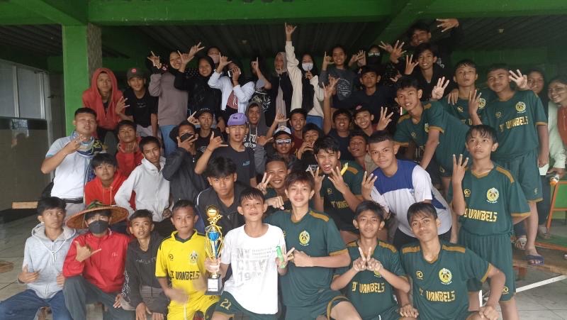 Tim LPI SMPN 18 Depok Rebut Juara 3 Turnamen Bang Yos