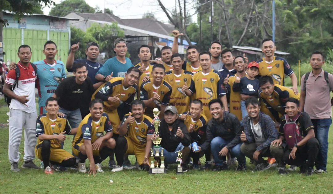 Kalahkan Tuan Rumah, Best Friend Angkat Trofi Juara