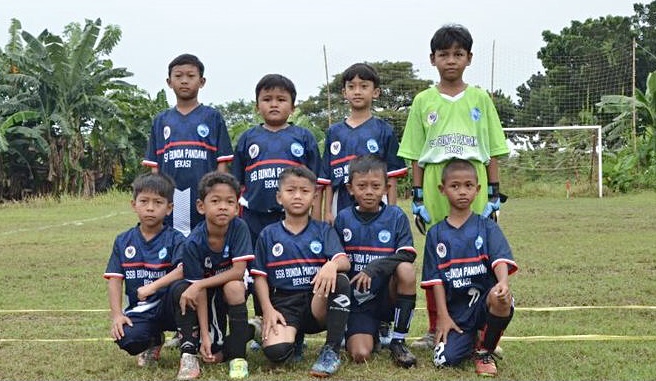 Ditangani Mantan Pelatih Gholy, SSB Bunda Pandawa Boyong Trofi VGH Selection Bekasi